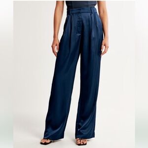 NWT A&F Abercrombie & Fitch Sloane Tailored Satin Pant. Size 27 Navy
